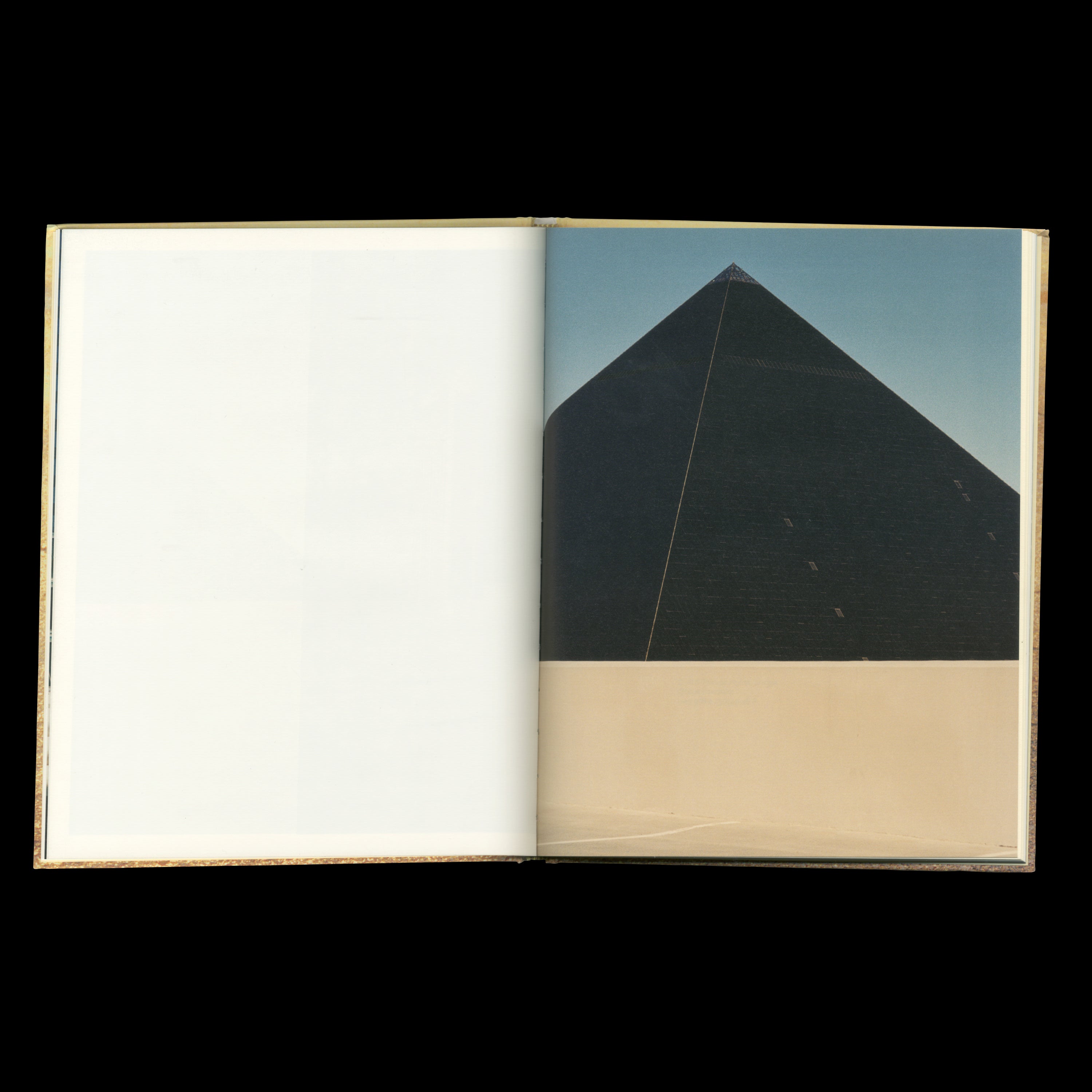 CONCRETE MIRAGES by Tom de Peyret, Poursuite